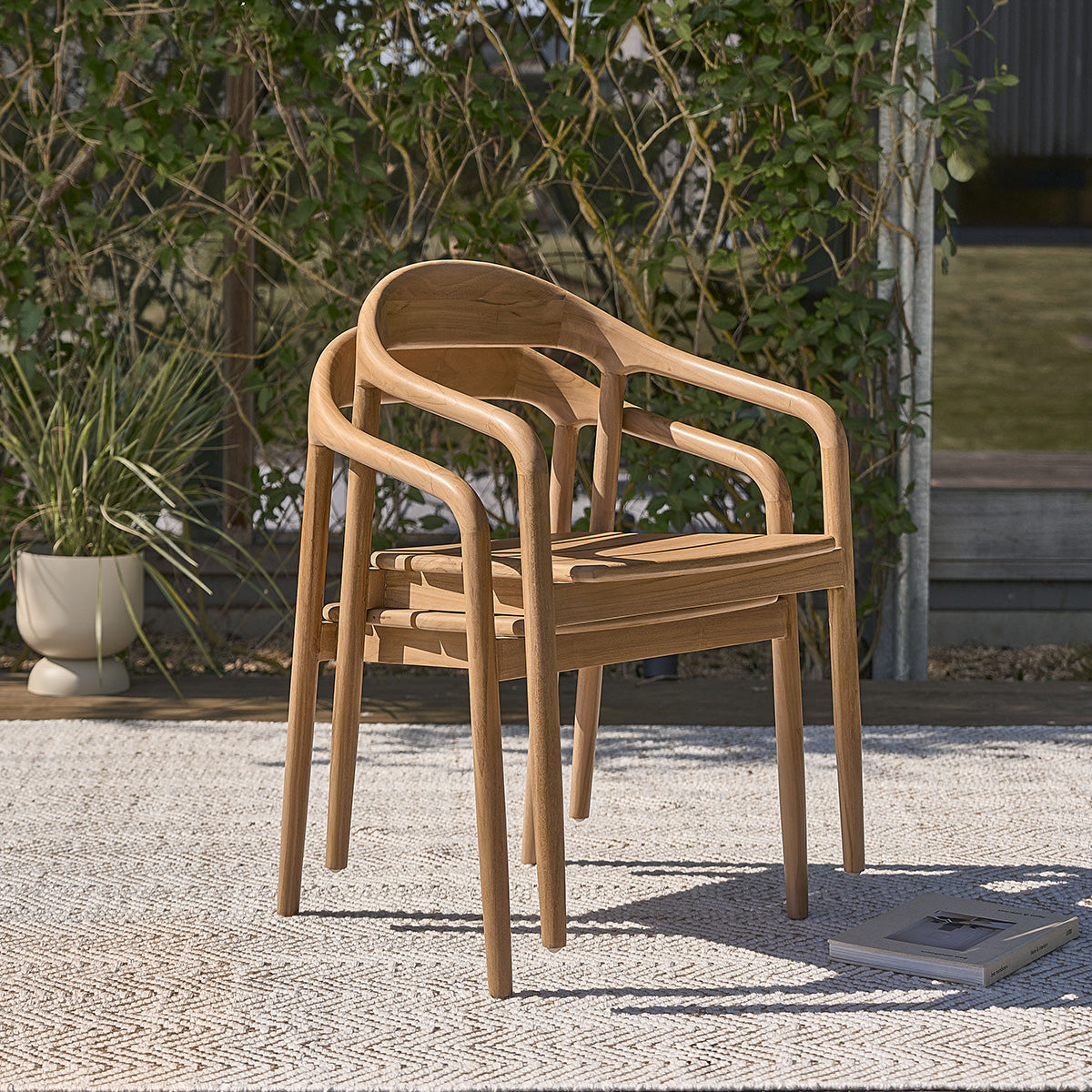 AMBRE - Poltrona da giardino in teak massello con cuscino grigio-beige