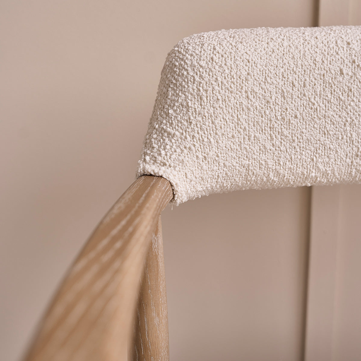 LUISA - Sedia in rovere massello e tessuto bouclé