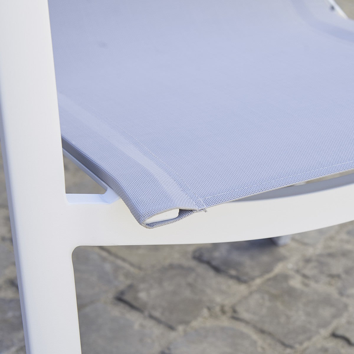 5005-fauteuil_de_jardin_en_aluminium_blanc_et_textilene_gris-05.jpg