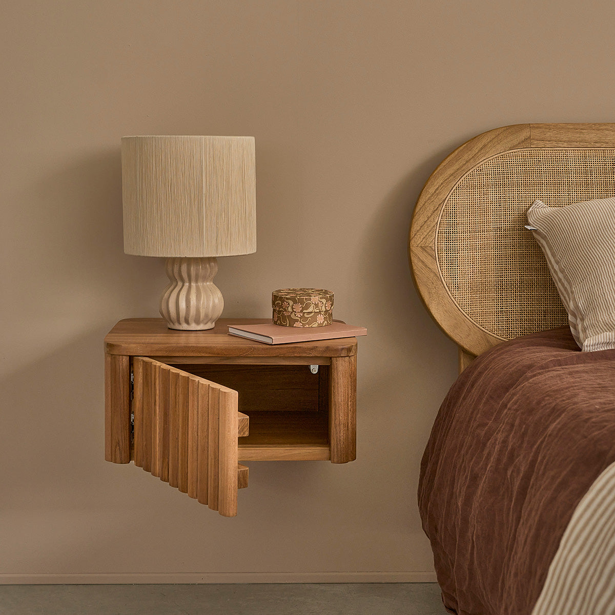 BELIZE - Comodino sospeso in legno teak 45 cm