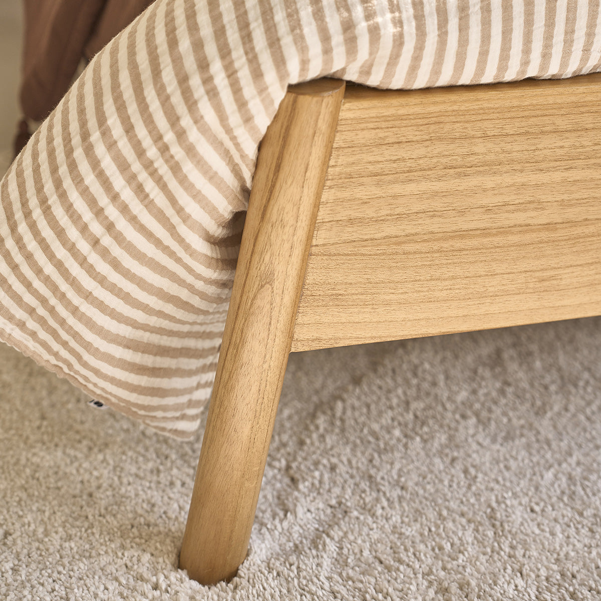 MAIA - Letto in legno di mindi da 180 cm con rete