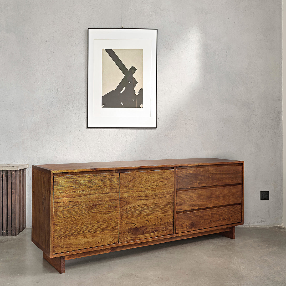 MILO - Cassettiera in mindi massello, finitura in noce, 180 cm