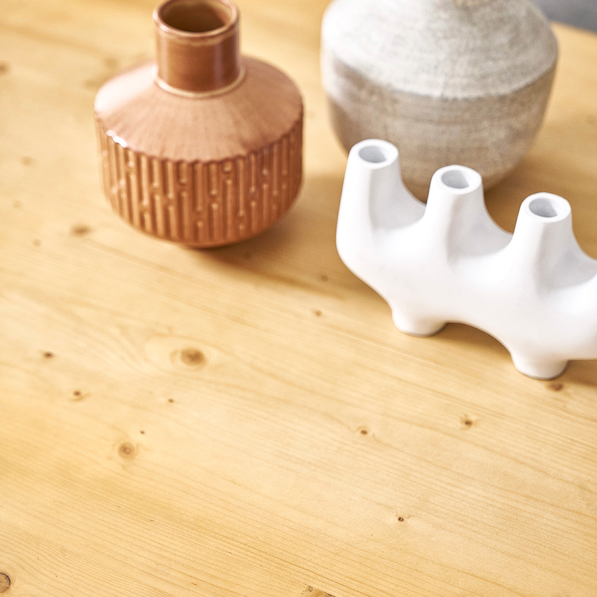 ROBIN - Tavolo in pino massello e metallo per 6 pers.