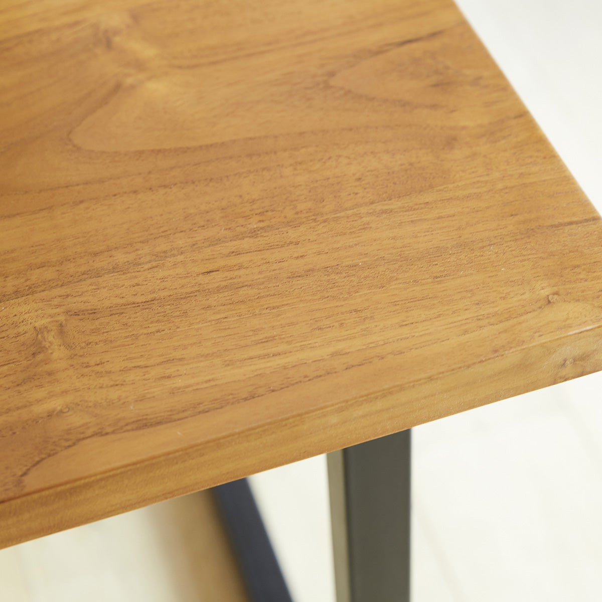 HUGO - Tavolo in teak massello e metallo per 8 pers.