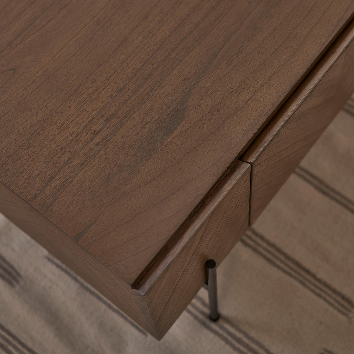 CALIX - Tavolino in mindi massello e metallo finitura noce 120 cm