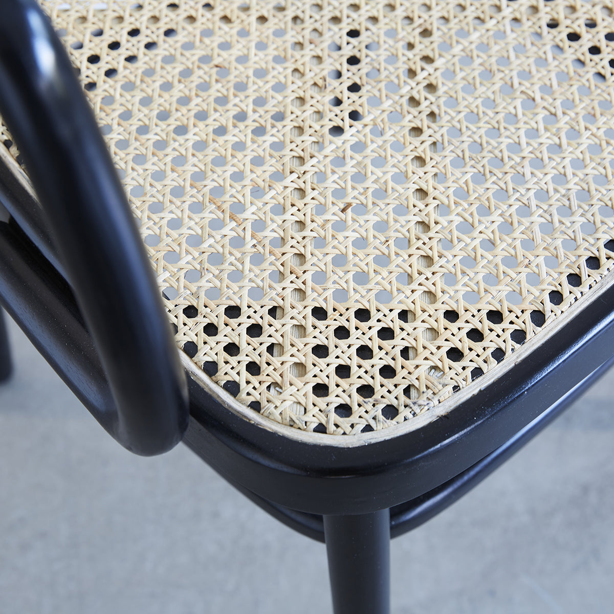 ARON - Sedia  con braccioli in mogano massello e cannage