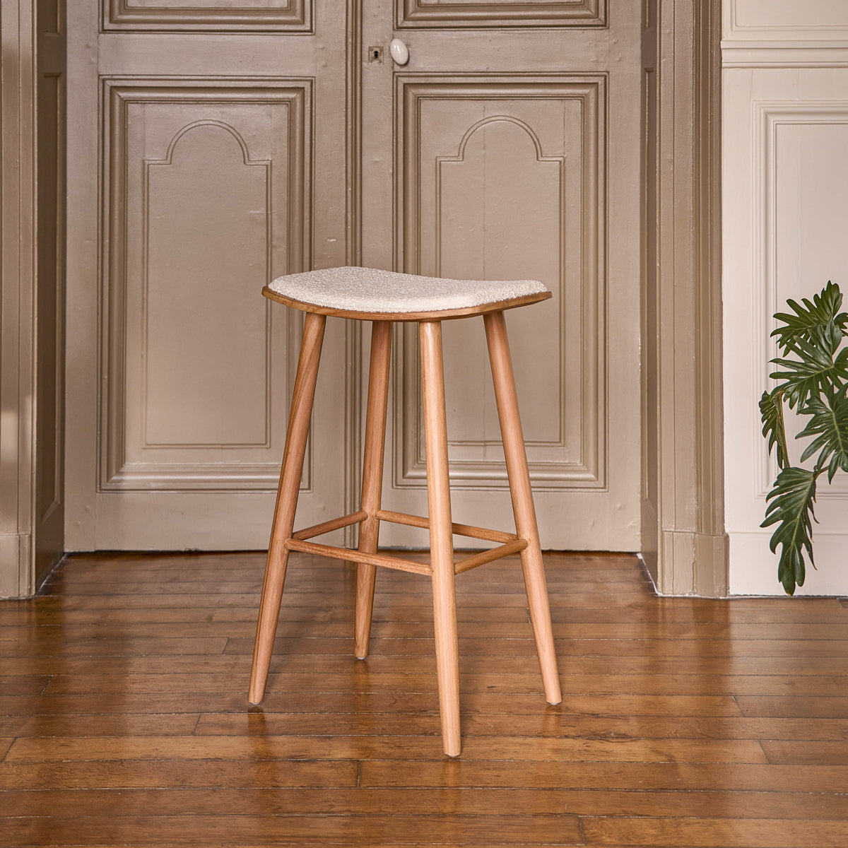 AMBRE - Sgabello da bar in teak massello con seduta bouclé 75 cm