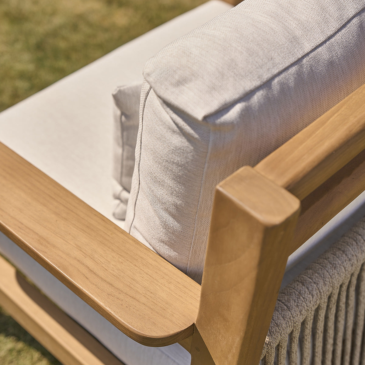 MAORA - Poltrona da giardino in teak massello con cuscini