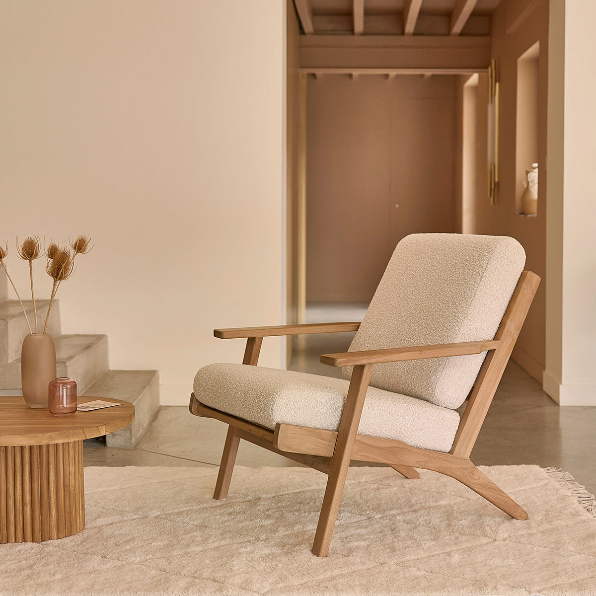 SERENE - Poltrona in teak massello con tessuto bouclé