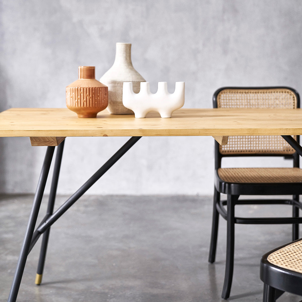 ROBIN - Tavolo in pino massello e metallo per 6 pers.