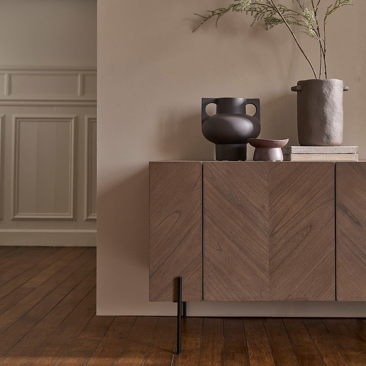 CALIX - Credenza in mindi massello con gambe in metallo 200 cm