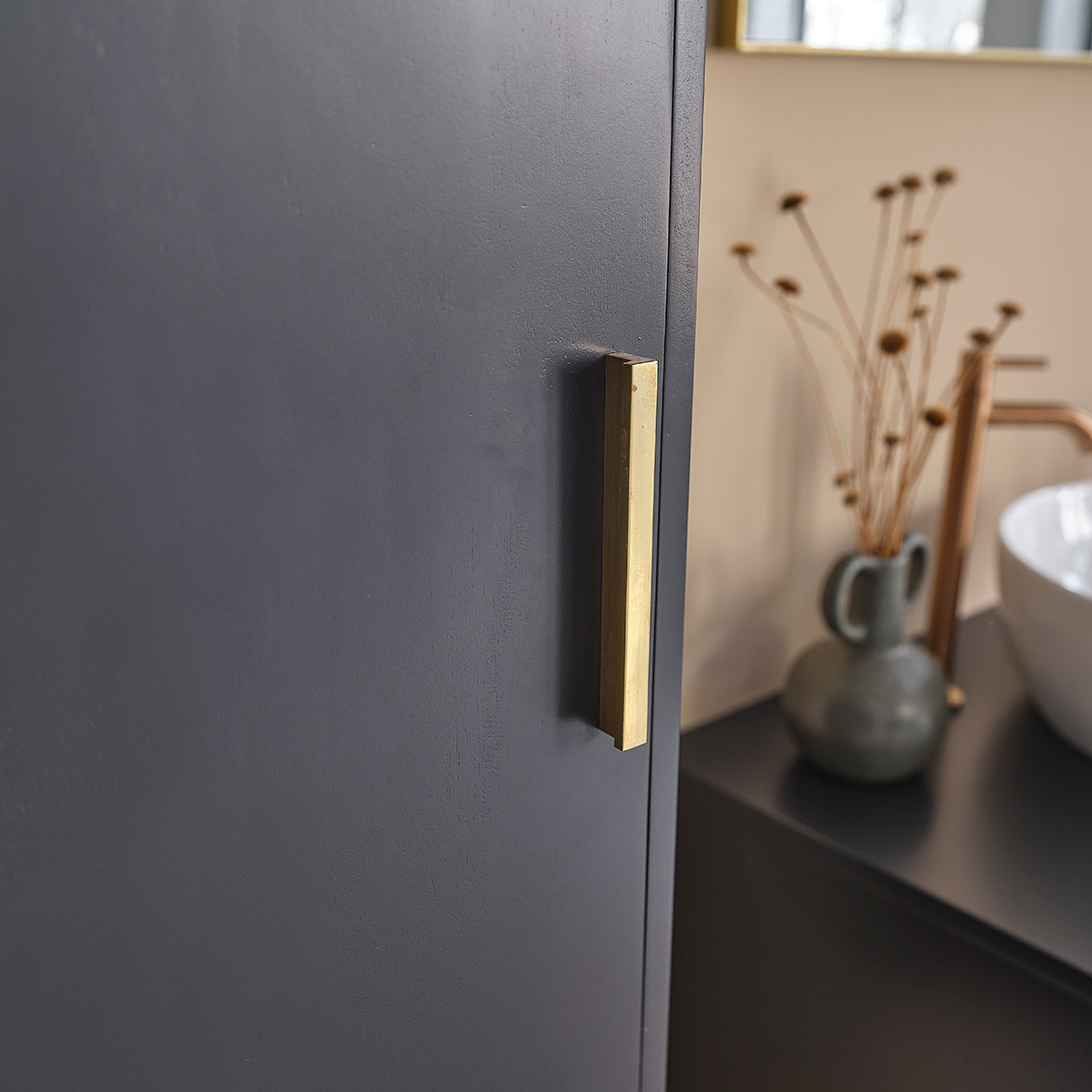 LUNA - Colonna bagno nera in legno di acacia 130 cm
