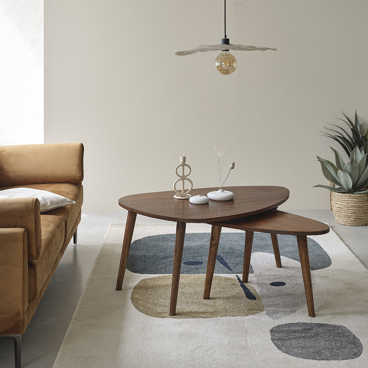 BRUNE - Tavolino in mindi massello con finitura in noce 62 cm