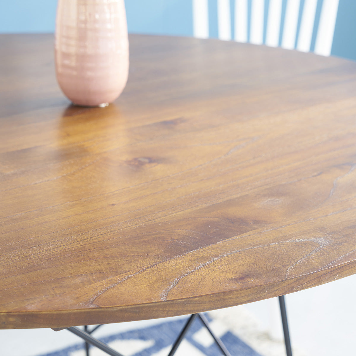 MILO - Tavolo in mindi massello con finitura in noce per 4 pers.