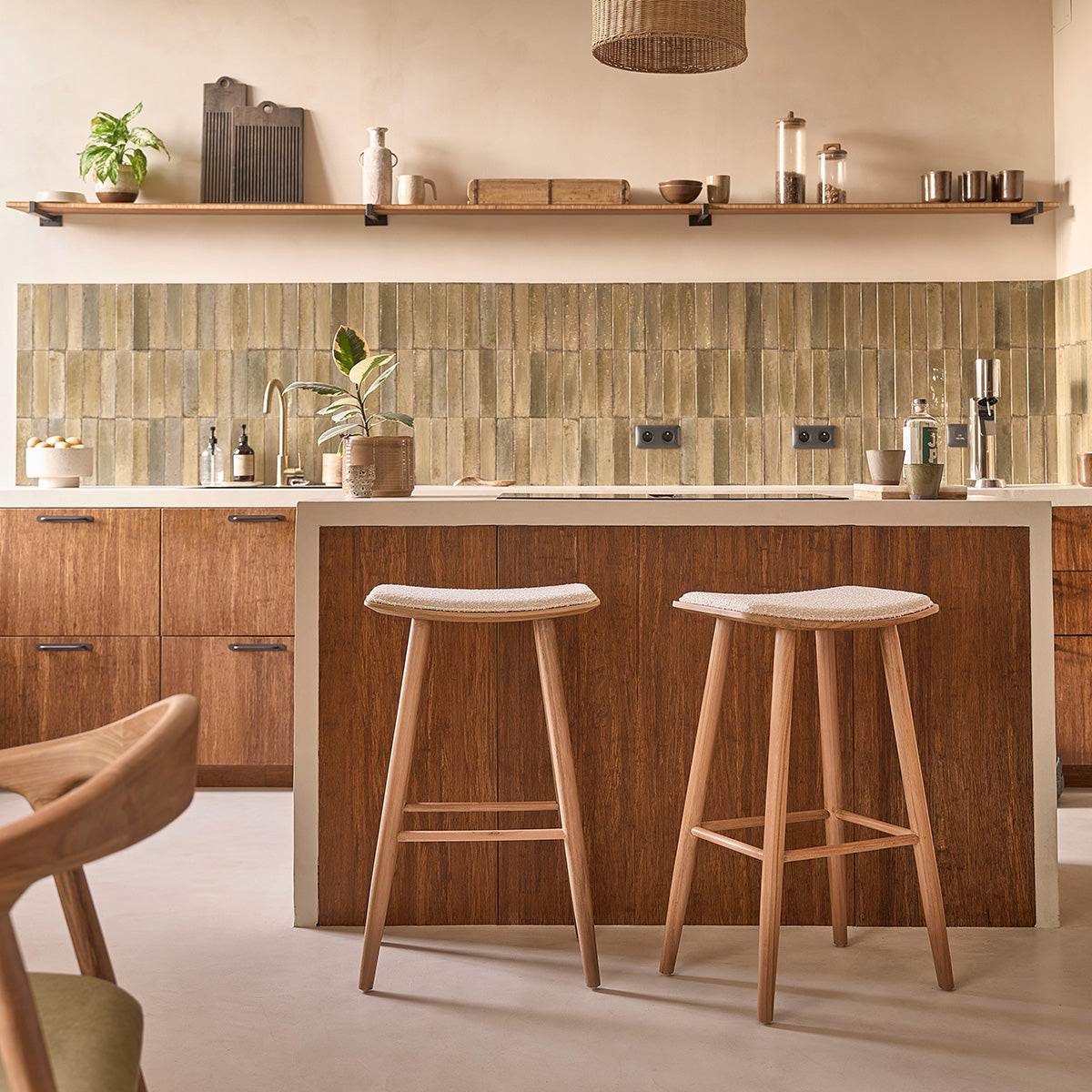 AMBRE - Sgabello da bar in teak massello con seduta bouclé 75 cm