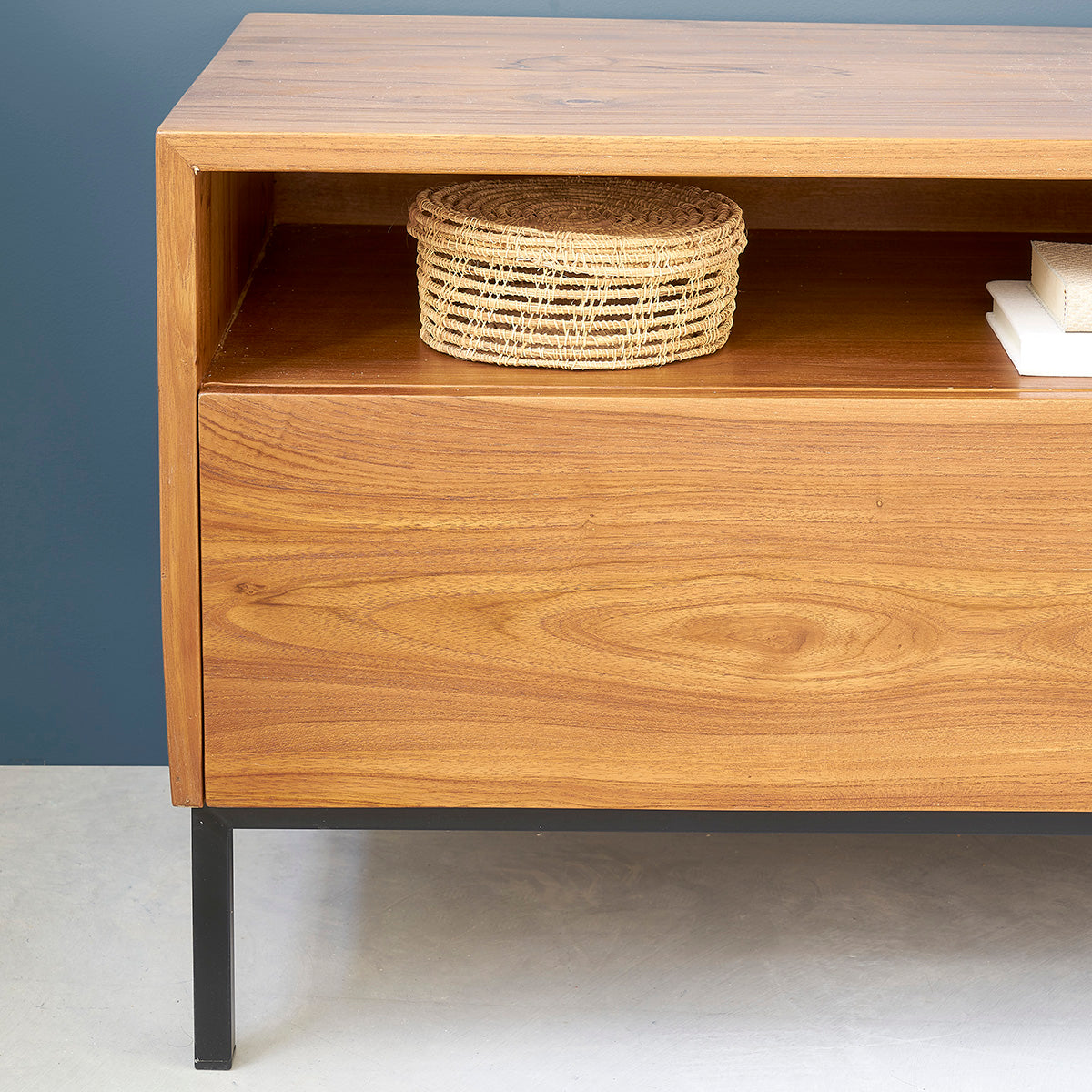 LINA - Mobile porta TV 140 cm in teak massello e metallo