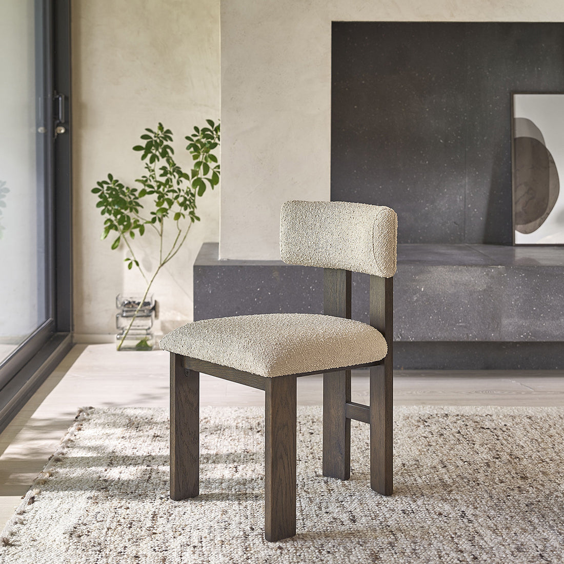NOÉ - Sedia in rovere massello marrone con tessuto bouclé beige