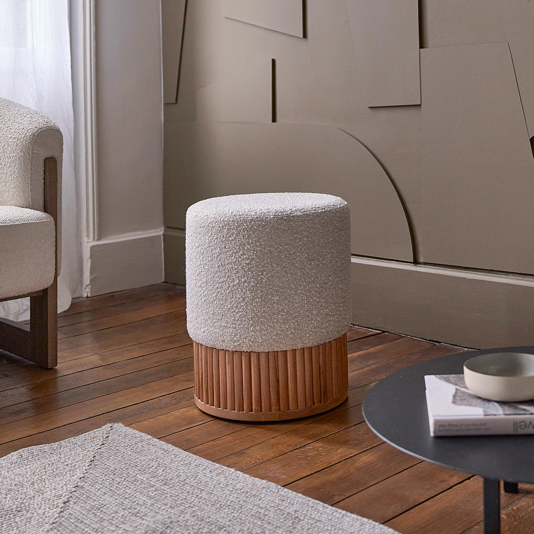 SERENE - Pouf in teak massello e tessuto bouclé bianco Ø38 cm