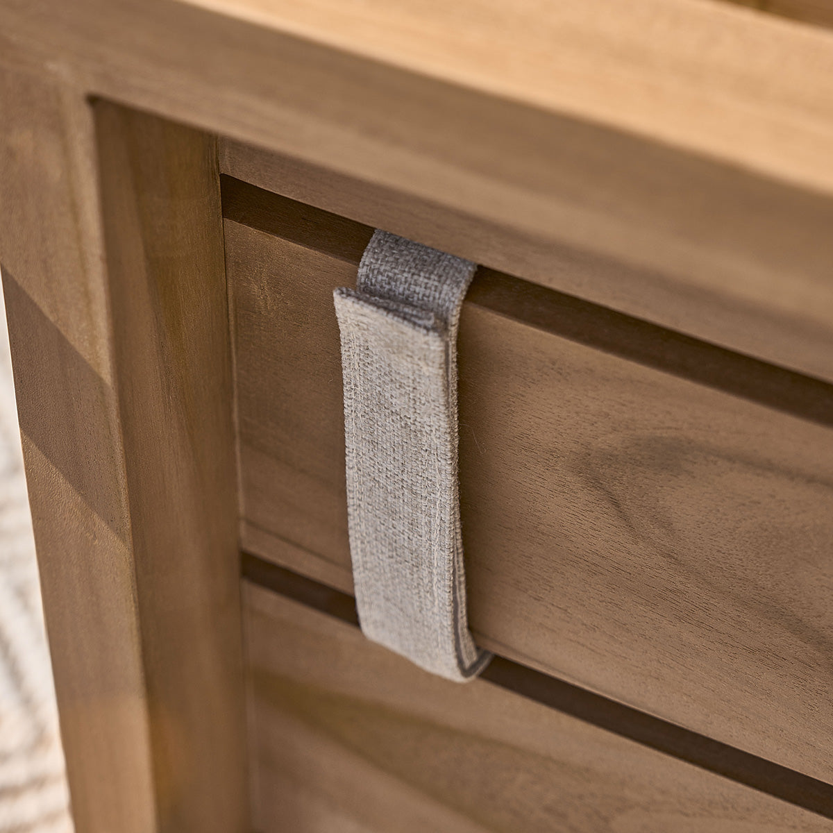 AMBRE - Poltrona da giardino in teak massello con cuscino grigio-beige