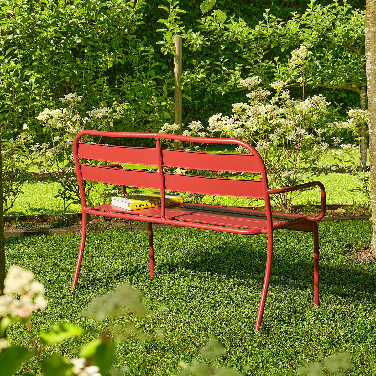 Panchina da giardino in alluminio color lampone