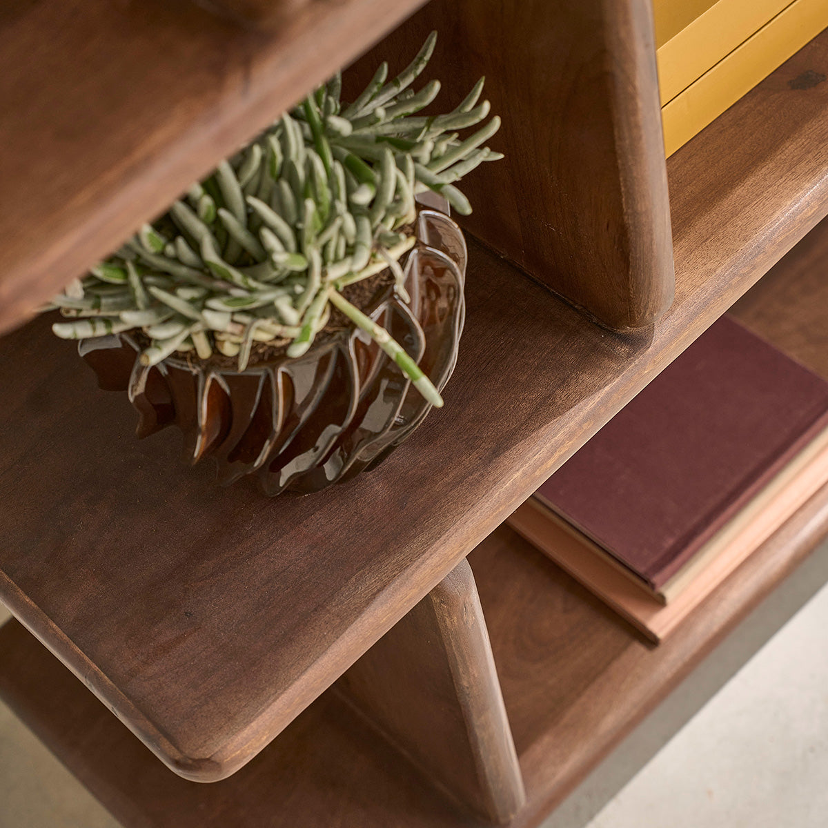 CLEO - Libreria in legno massello di mango, 106 cm