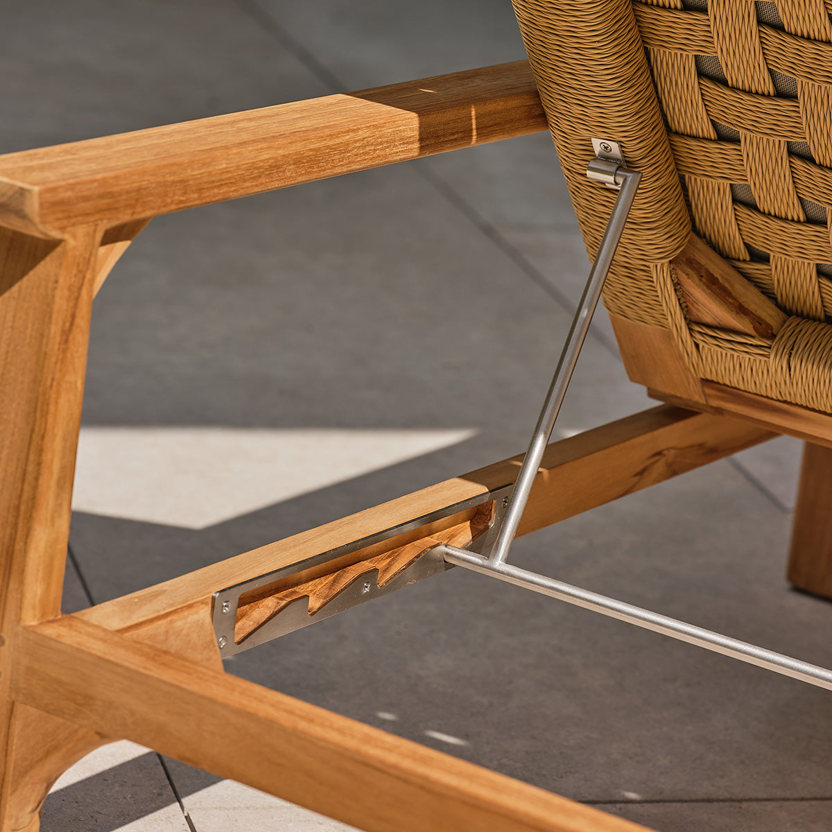 PIANA - Lettino prendisole reclinabile in teak massiccio con cuscini grigi melange
