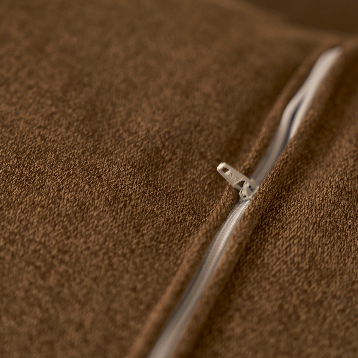 ONDINE - Divano dritto a 3 posti in legno massello e tessuto in velluto bronzo