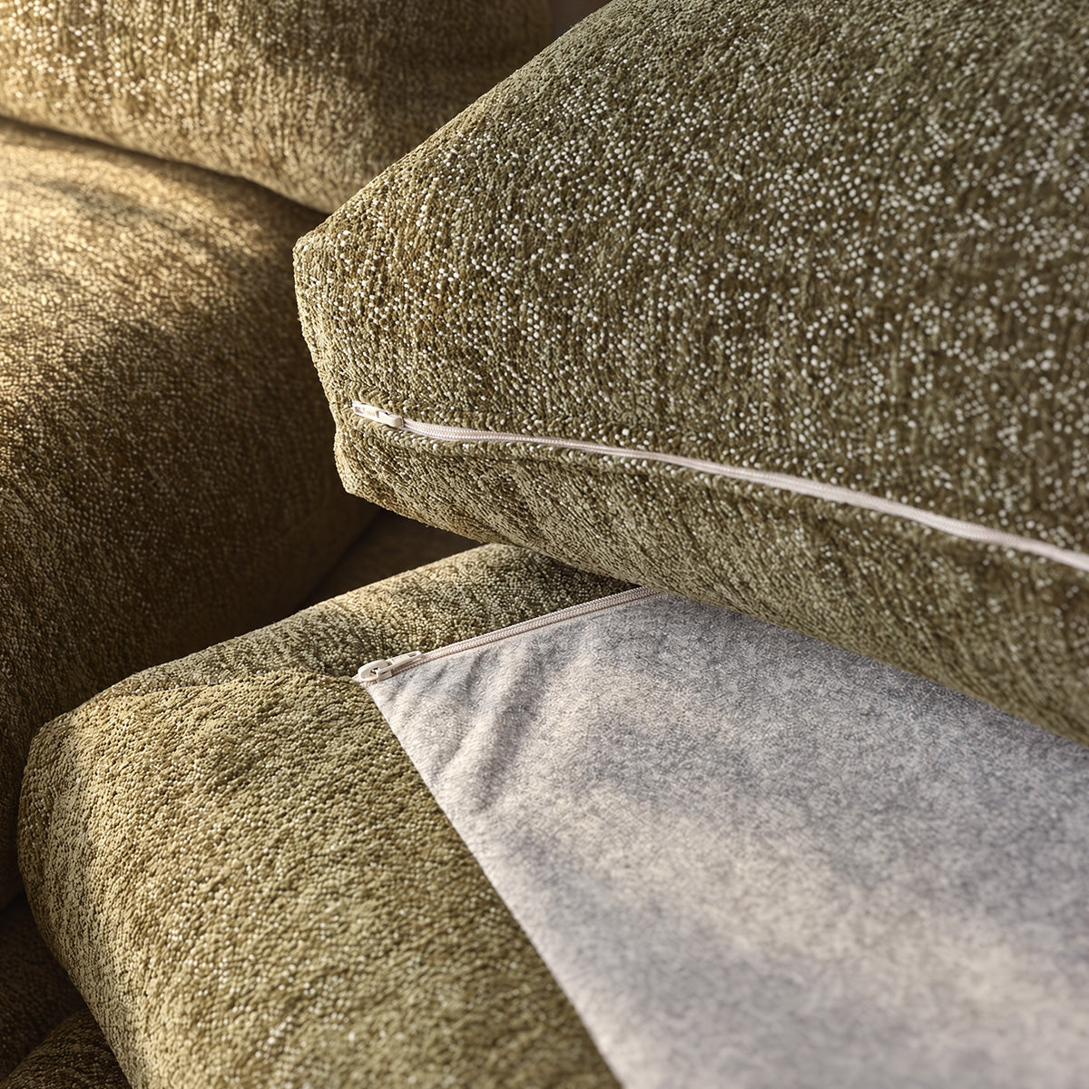LEOPOLD - Divano componibile a 3 posti in tessuto chenille verde melange - chaise longue a destra