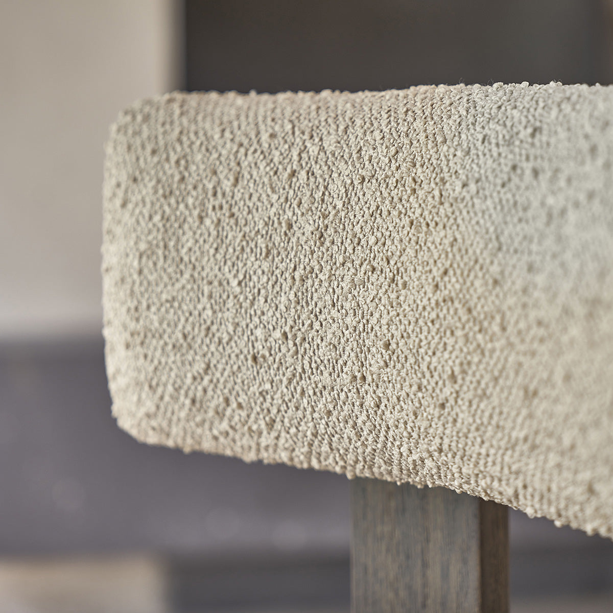 NOÉ - Set di 2 sedie in rovere marrone massello e tessuto bouclé beige