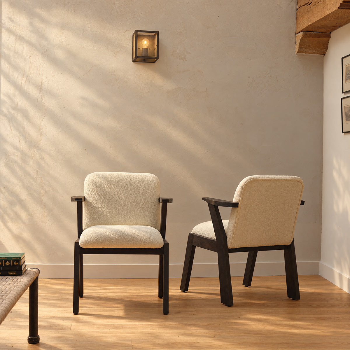 ZOLA - Set di 2 sedie in legno massello di mindi nero e tessuto bouclé color crema