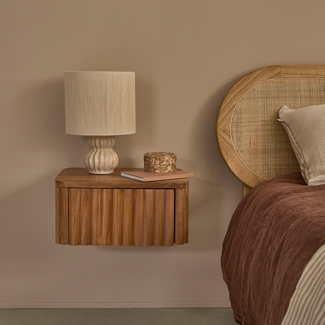 BELIZE - Comodino sospeso in legno teak 45 cm