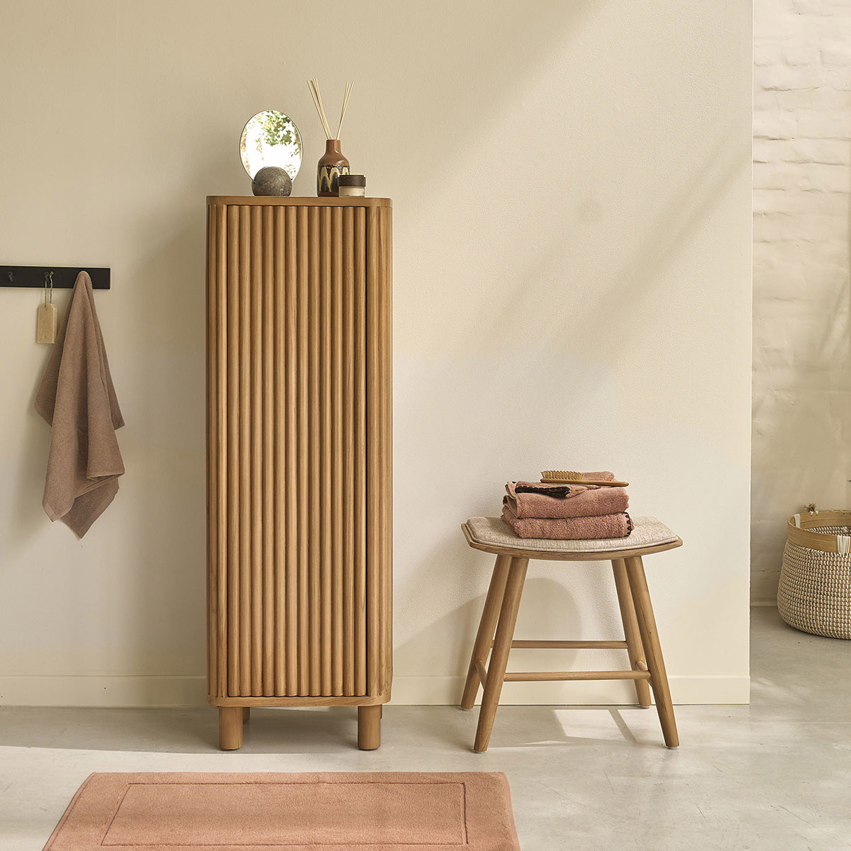 Collezione Coline - Colonna da bagno con piedini in teak massiccio, 120 cm