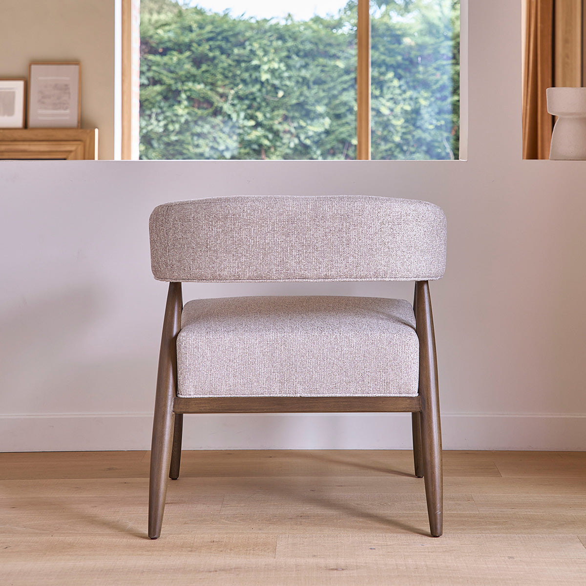 ÉLOI - Poltrona in legno massello con tessuto beige screziato
