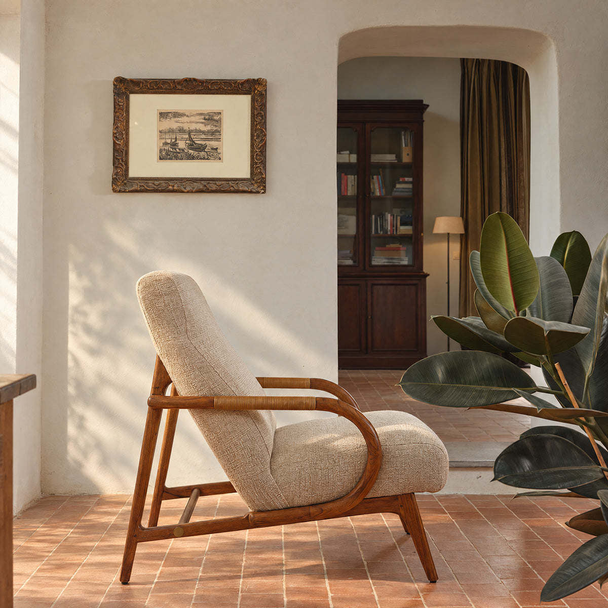 GABIN - Poltrona in legno massello di mindi, rattan e tessuto beige melange