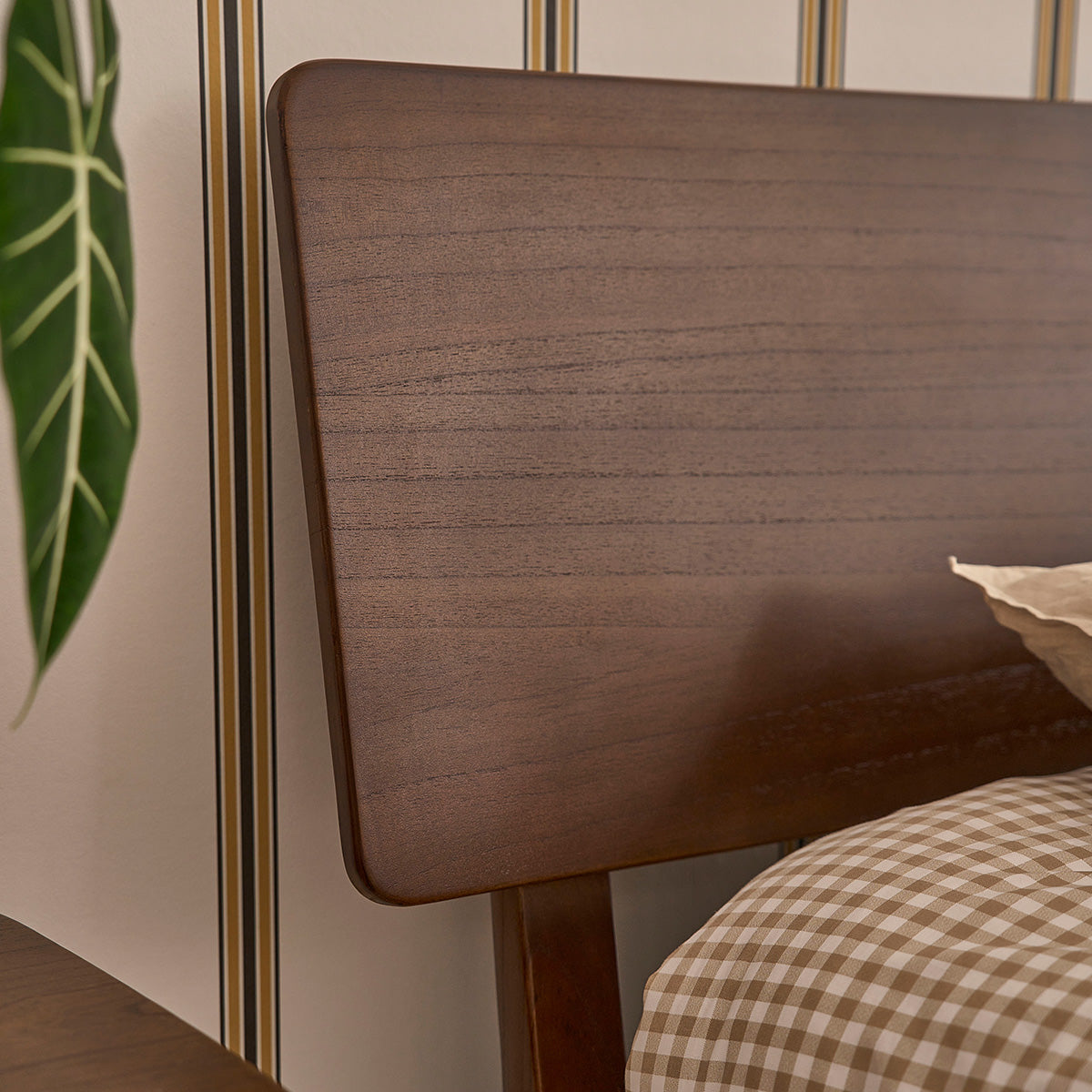 VINTAGE - Letto in legno mindi con finitura in noce da 180 cm