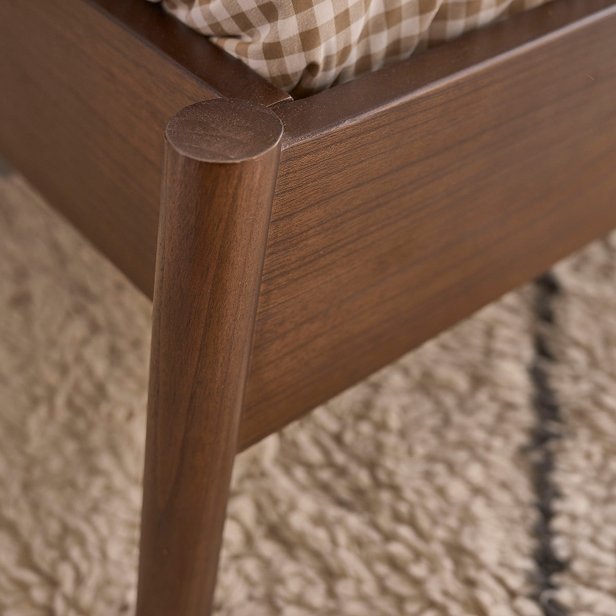 VINTAGE - Letto in legno mindi con finitura in noce da 180 cm con rete