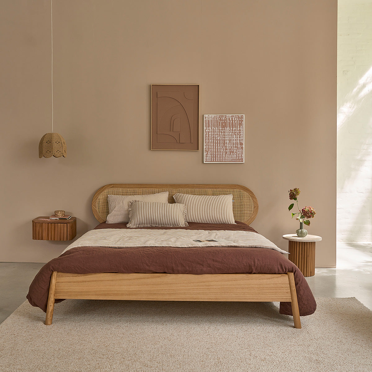 NINA - Letto in legno mindi massello e midollino da 160 cm con rete