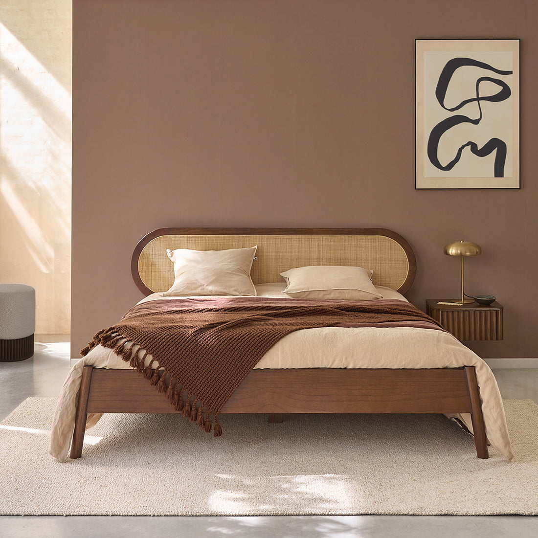 LILA - Letto in legno di mindi e paglia intrecciata, finitura noce, 180 cm, con rete
