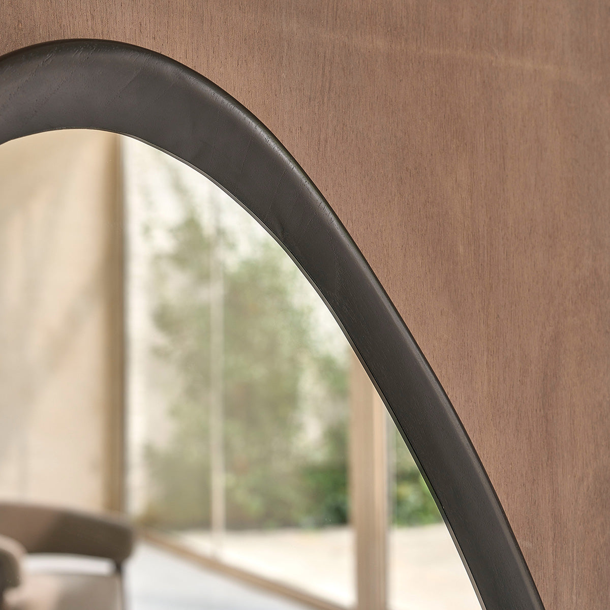 THELMA - Specchio organico in legno di mindi nero 75x60 cm