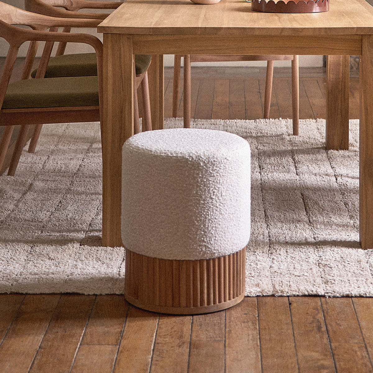 SERENE - Pouf in teak massello e tessuto bouclé bianco Ø38 cm