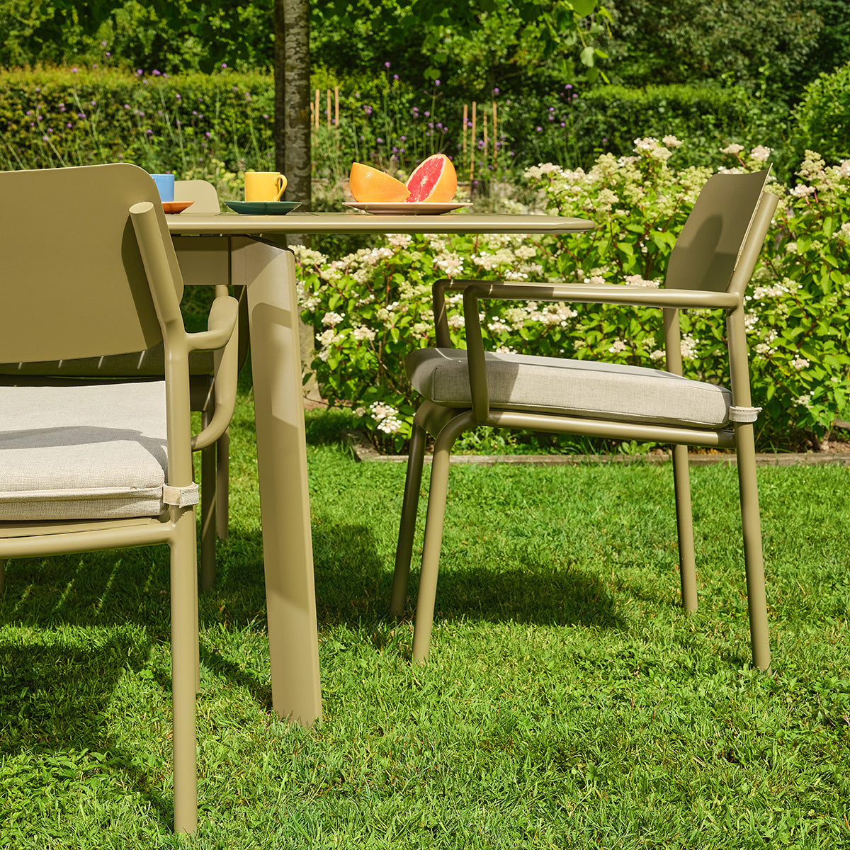 SDJ0015-salon_de_jardin_en_aluminium_extensible_kaki_clair_6_10_pers-04.jpg
