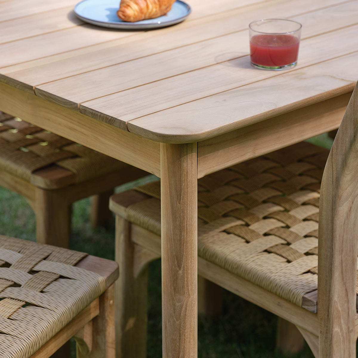 PIANA - Set da giardino in teak massiccio e rattan per 8 persone.