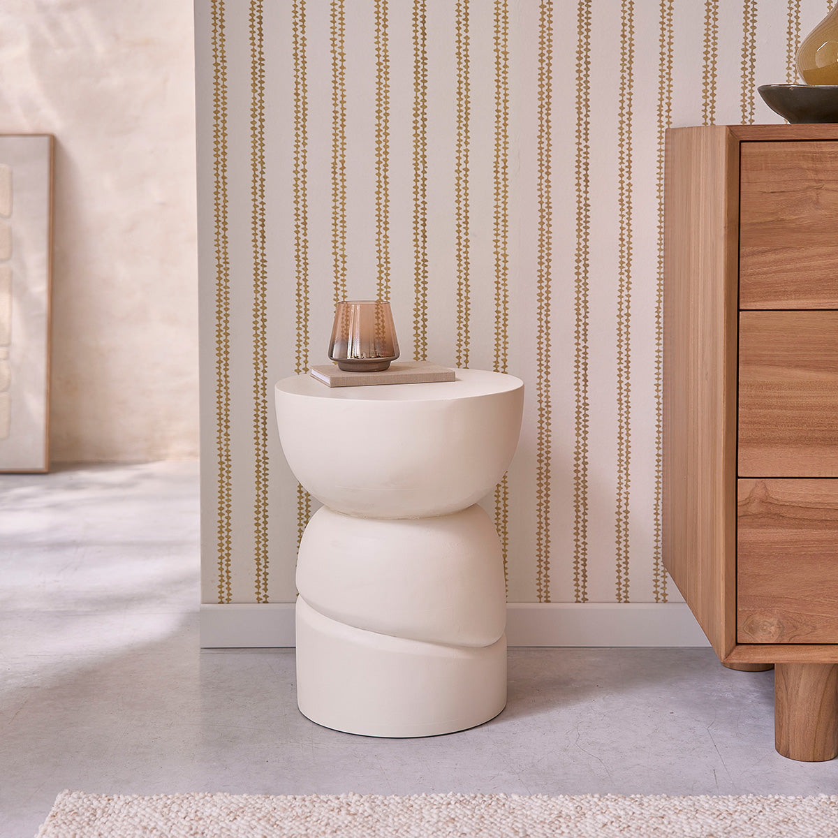 ORION - Tavolino d'appoggio in mango massello con effetto cemento