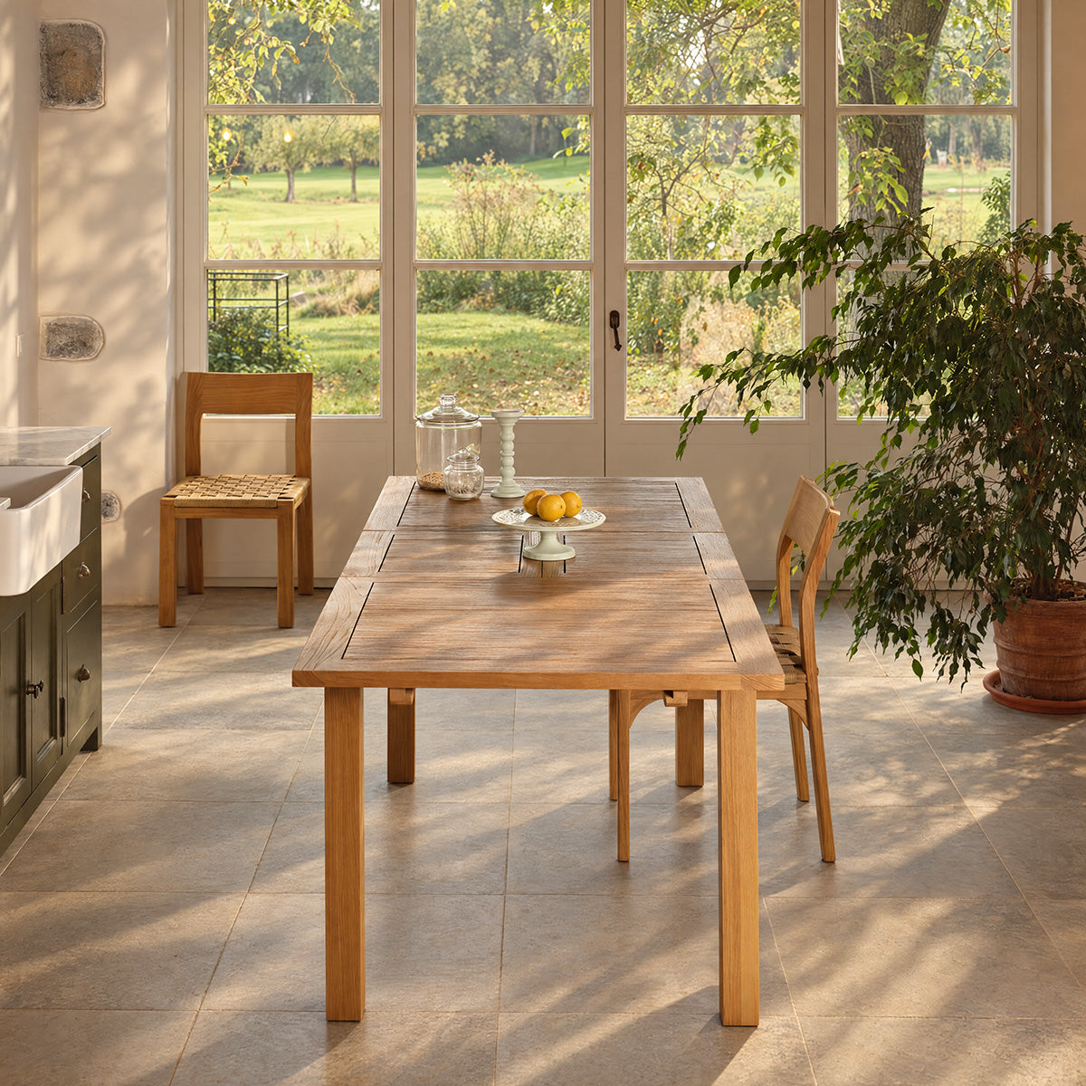 UZES - Tavolo allungabile in teak massiccio per 8 persone.