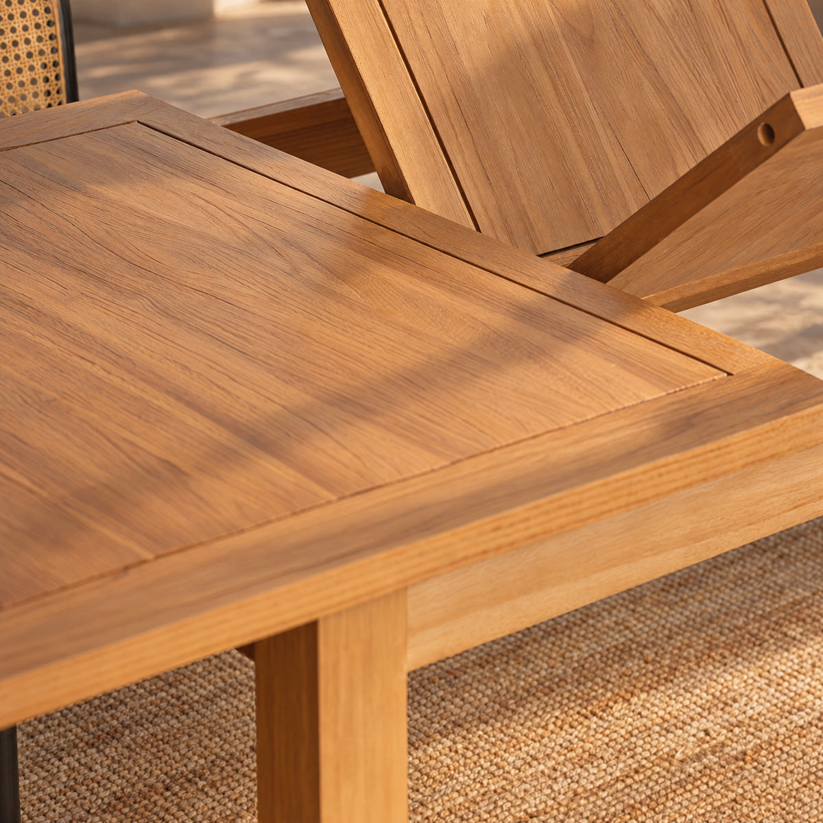 UZES - Tavolo allungabile in teak massiccio per 8 persone.