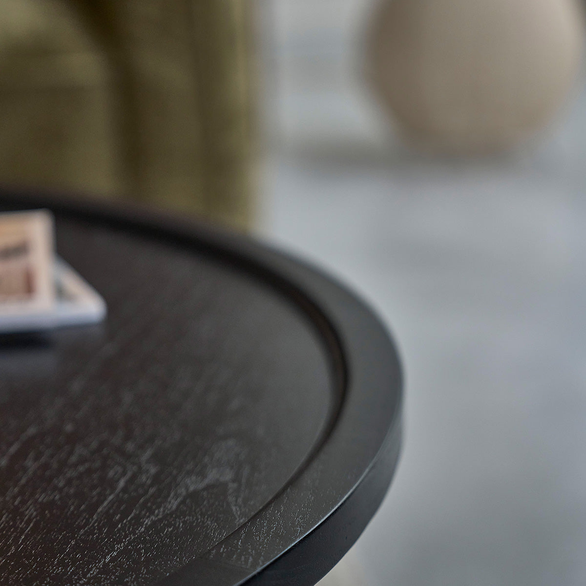 TBB0004-table_basse_ronde_en_mindi_massif_noir_o_100_cm-03.jpg