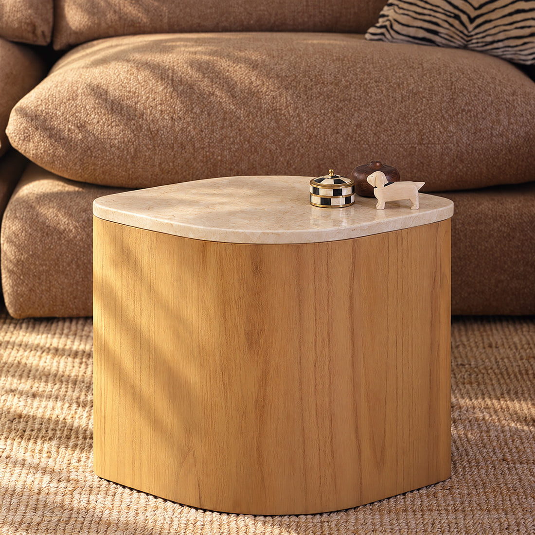 ADA - Tavolino in legno massello di mindi naturale e marmo, 56,5 cm