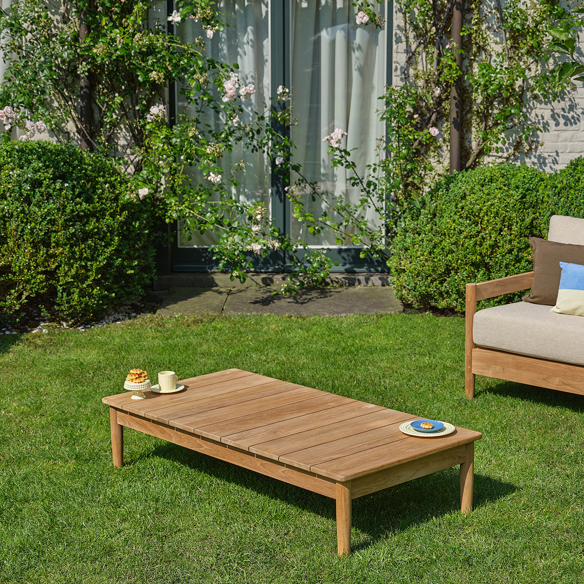 CALVI - Tavolino da giardino in teak massiccio da 140 cm