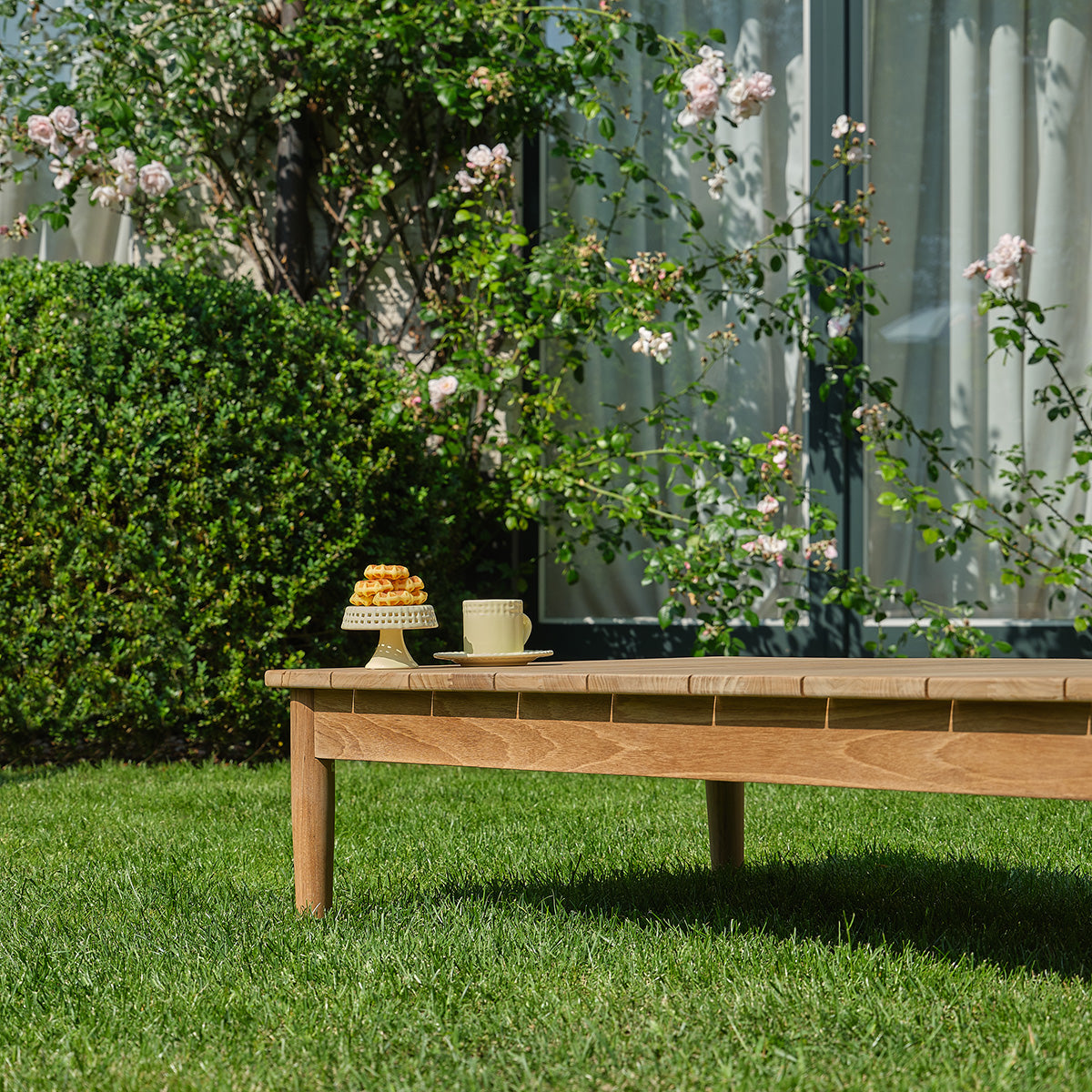 CALVI - Tavolino da giardino in teak massiccio da 140 cm
