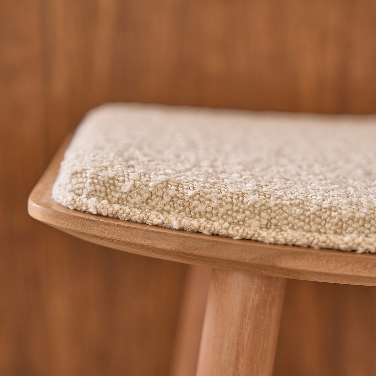 AMBRE - Sgabello da bar in teak massello con seduta bouclé 75 cm